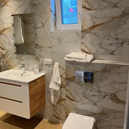 Apartment Amd *** *